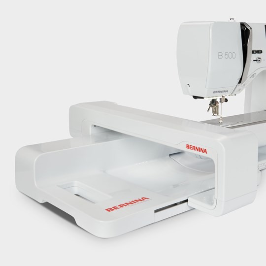 bernina-จักรปักคอมพิวเตอร์พรีเมี่ยม-แบรนด์สวิส-รุ่น-500-ปักได้ใหญ่สุด-15x40ซม-อ่านไฟล์ได้-8-นามสกุล-ปักเร็ว-ฝีเข็มสวย