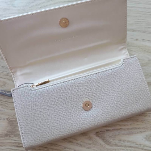 charles-amp-keith-saffiano-long-wallet-ของแท้-ราคาถูก