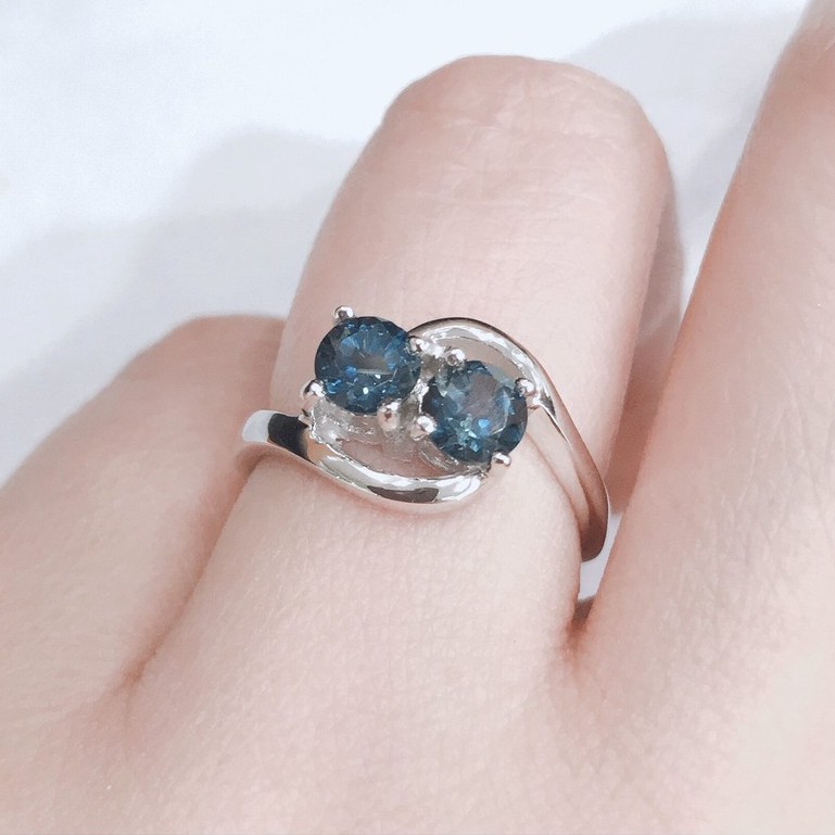 แหวนพลอยโทแพซสีฟ้าเข้ม-london-blue-topaz-เงินแท้-92-5-รุ่น1360-lbt