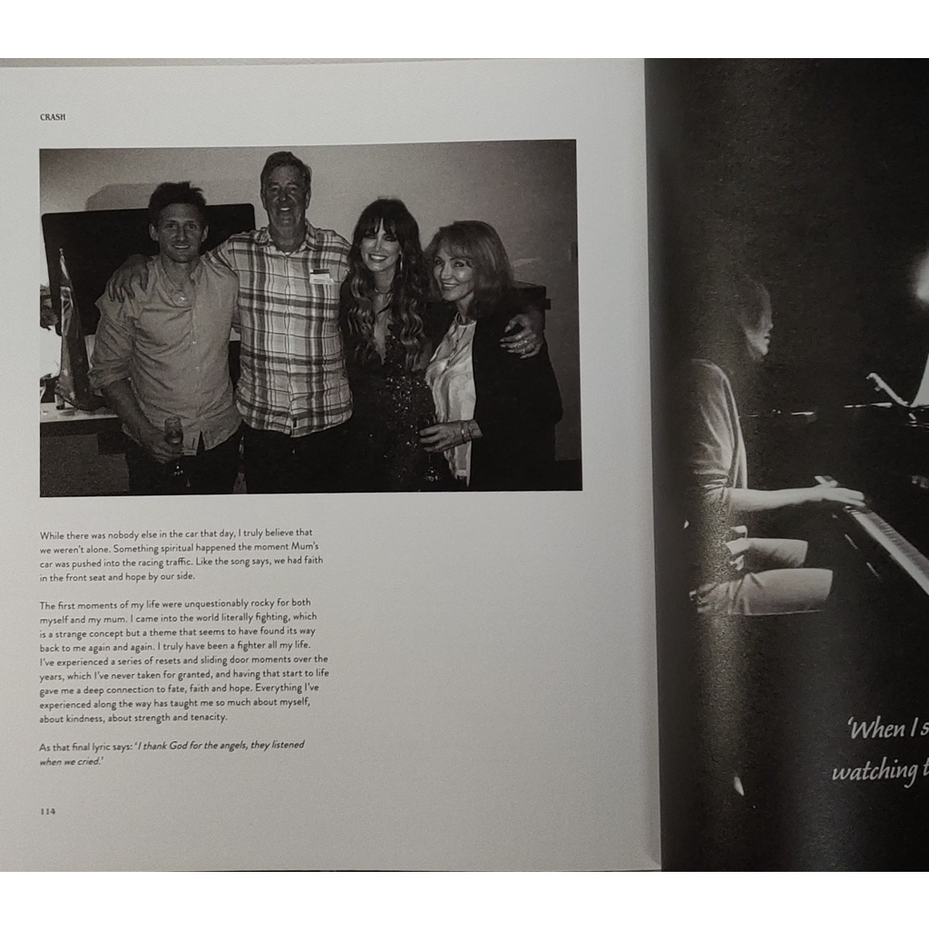 หนังสือ-ประวัติ-เดลตา-ภาษาอังกฤษ-delta-bridge-over-troubled-dreams-125page
