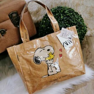 พร้อมส่งไอเท็มสุดฮิต! NEW ARRIVAL! ZARA SNOOPY VINYL TOTE BAGแท้💯outlet กระเป๋าถือหรือสะพาย ZARA Limited Edition