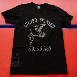 เสื้อยืดแขนสั้น พิมพ์ลายก้นเตะ WANYG Vtg Lynyrd Skynyrd Kick  Crew Only Memorial เหมาะกับของขวัญวันเกิด สไตล์คลาสสิก สํา