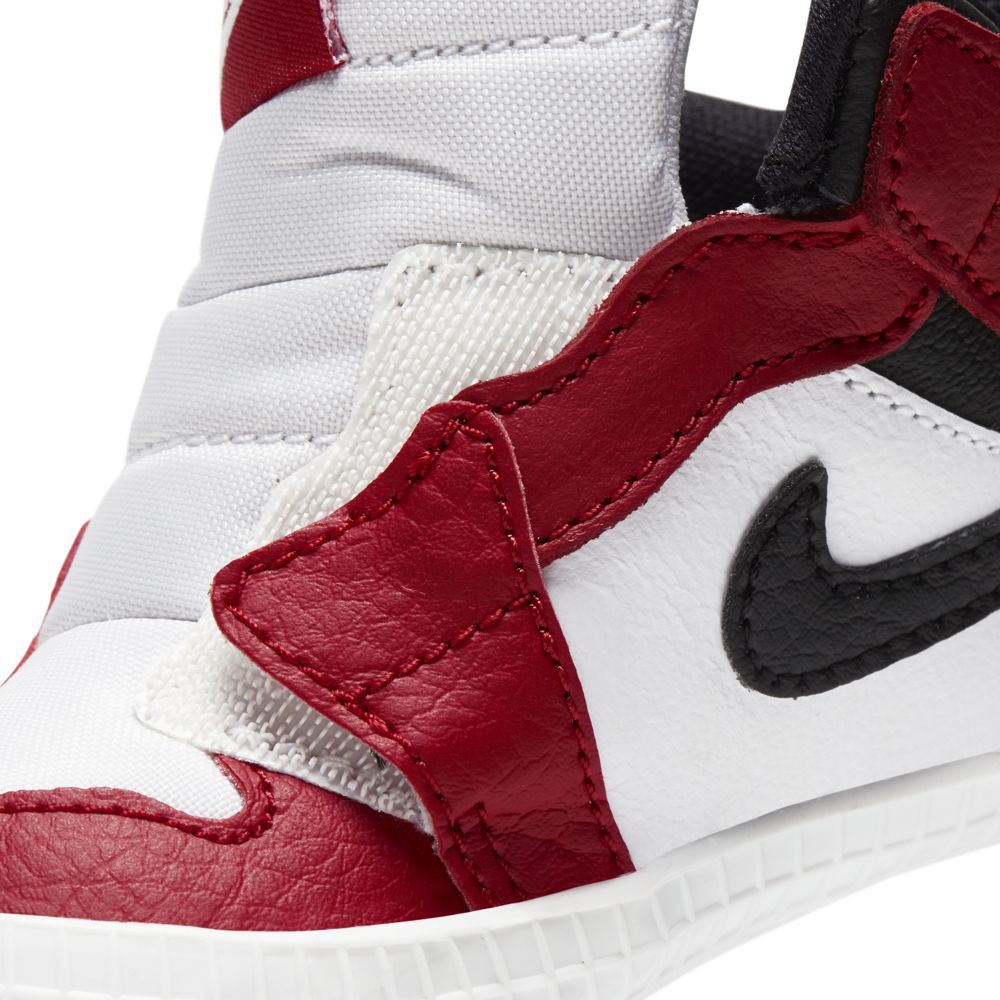 NIKE รุ่นJORDAN 1 CRIB BOOTIE สีWHITE/BLACK-VARSITY RED (AT3745
