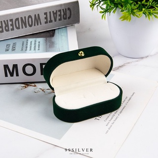 กล่องใส่แหวนกำมะหยี่สีเขียวทรงโค้งยาว ฝาแข็ง ใส่แหวนได้ 2 วงเรียบหรูคลาสสิค (BOX40)
