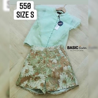 Sale 🦋 งานป้าย Basic ชุดเซ็ตเสื้อผ้าแก้วสีครีมแขนกุดระบาย ขาสั้นผ้าทอลายดอกส้มครีม