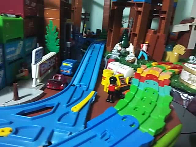 tomy-plarail-รถไฟการ์ตูนหัวจรวดปลาโลมา-ใส่ถ่าน-รางฟ้า-ครับ