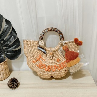 Flower Bag โทนสีน้ำตาล กระเป๋าสานทรงดอกไม้ กระเป๋าแต่งชื่อ กระเป๋าแต่งพู่