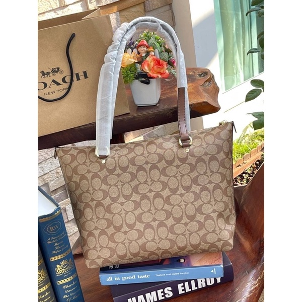 coach-gallery-tote-in-signature-canvas