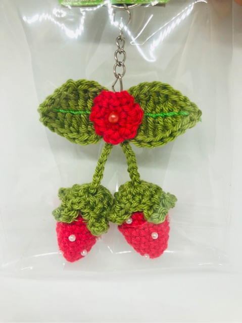 crochet-strawberry-keychain
