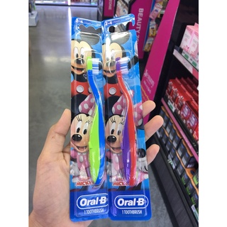 Oral-B 1 Toothbrush Junior Mickey 2-4 years (บรรจุ 1 ด้าม) ออรัล-บี จูเนียร์ มิคกี้ แปรงสีฟัน สำหรับเด็ก 2-4 ปี (คละสี)