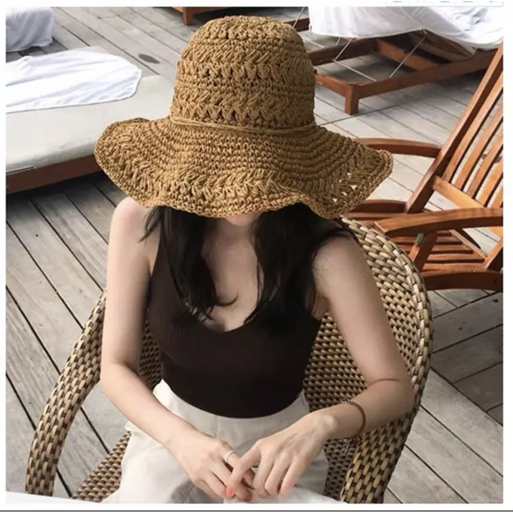 ภาพหน้าปกสินค้าหมวกสานหญิง  สไตล์เกาหลีใส่สบาย หมวกเที่ยวทะเล หมวกกันแดด เนื้ออ่อน ปีกกลางๆสามารถพับใส่กระเป๋าได้
