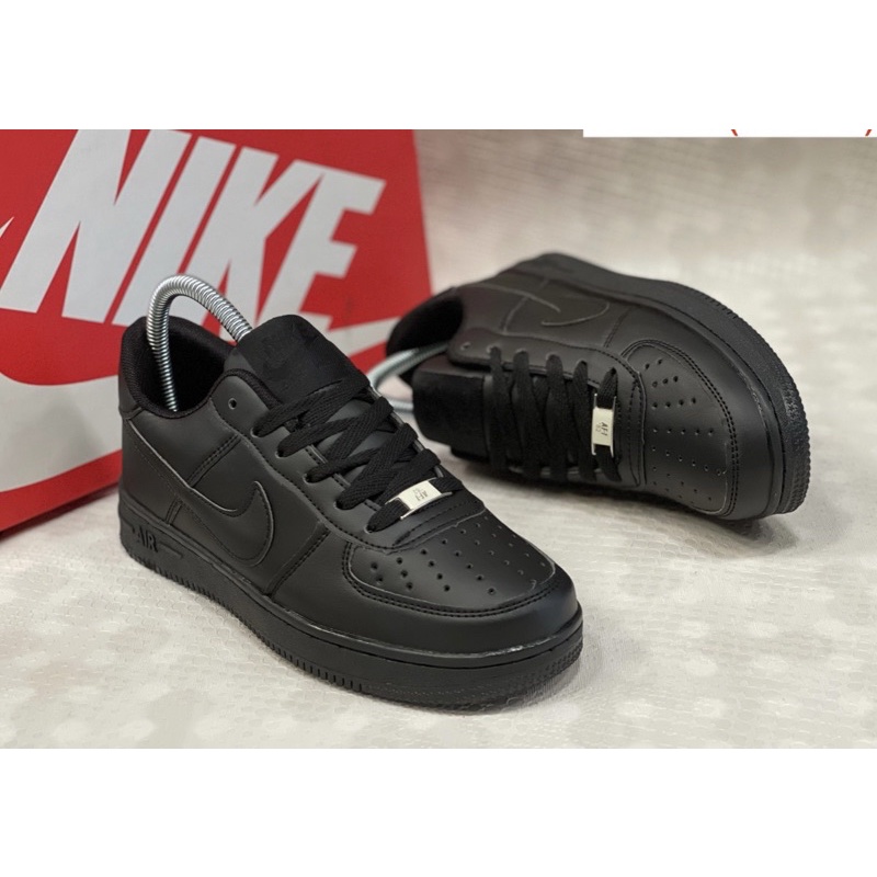 รองเท้าผ้าใบ-nike-air-force-1