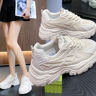 ภาพหน้าปกสินค้าTST017 2022 🚚🚚 รองเท้าแพลตฟอร์มสไตล์เกาหลี รองเท้าผู้หญิงลำลอง ผ้าใบสีขาว 💥 ที่เกี่ยวข้อง