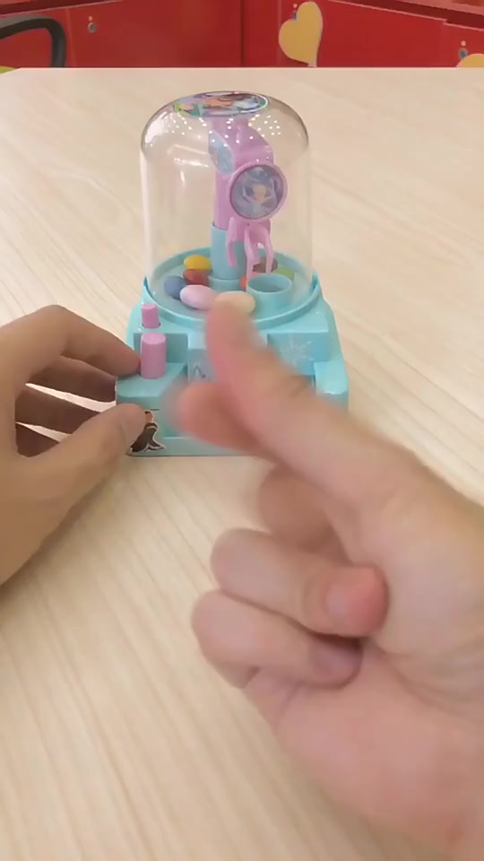 kids-mini-doll-claw-machine-ball-catcher-slot-game-candy-machine-grabber-fun-desktop-interactive-manual-ของเล่นเด็ก-ame1