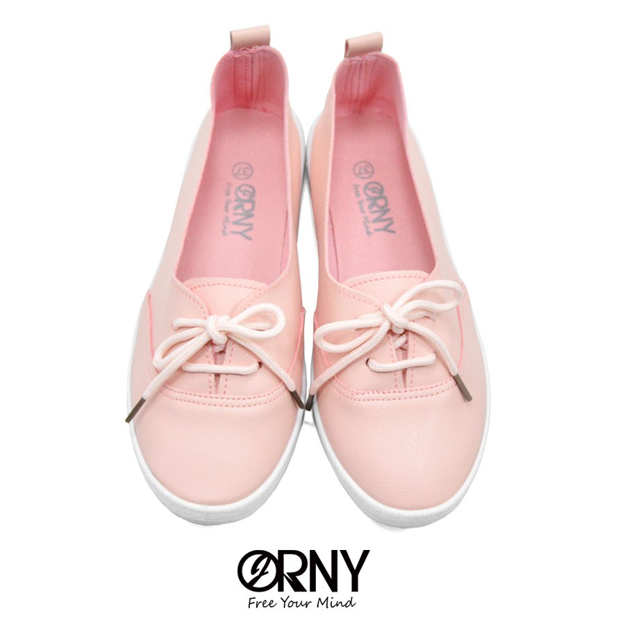 ภาพหน้าปกสินค้าOY90 ORNY(ออร์นี่)  รองเท้าผ้าใบแบบผูกเชือก หน้าสั้น ใส่ง่ายหนังนิ่มมาก รองเท้าแฟชั่น