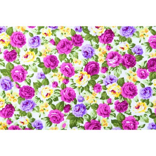 [SALE] 45x55 ซม. ผ้าเมตร ผ้าคอตตอน ผ้าฝ้ายแท้ 100% ลายดอกไม้ ดอกกุหลาบม่วงเข้ม/อ่อนและสีทอง บนพื้นสีขาว [PFQ552]