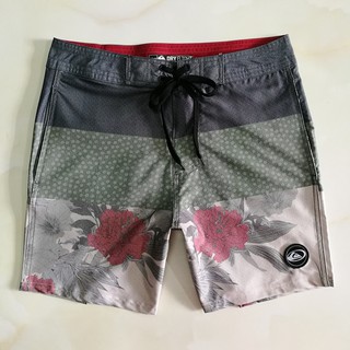 Quiksilver กางเกงขาสั้นกางเกงว่ายน้ําแบบแห้งเร็วสไตล์ใหม่สําหรับผู้ชายกางเกงชายหาด