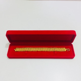 กล่องใส่สร้อยข้อมือ ขนาด 5.5x22x2.7 cm.รหัสสินค้า Ex9 ทำจากกำมะหยี่อย่างดี สีแดง สวยหรูดูดี บรรจุขาย 1 ชิ้น พร้อมส่ง