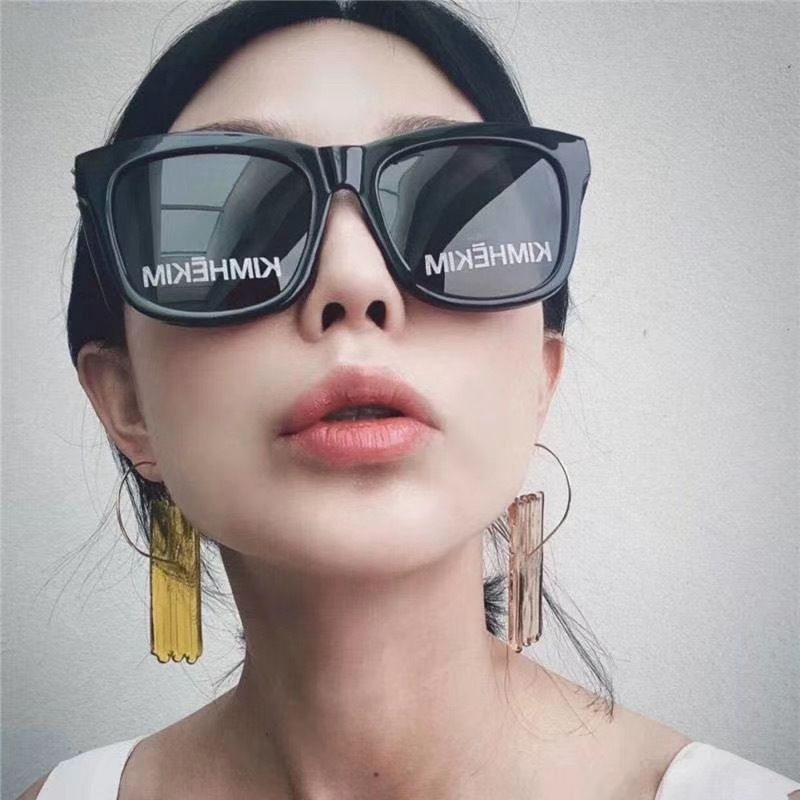 แว่นตากันแดด-พิมพ์ตัวอักษร-kimhekim-แฟชั่นย้อนยุค-2020