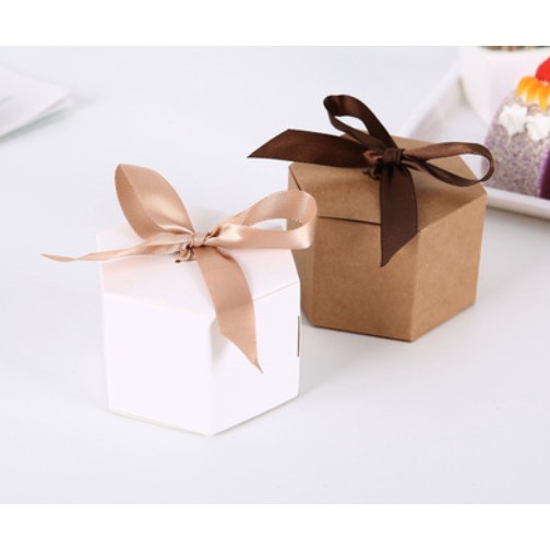 ภาพหน้าปกสินค้าGIDA ️ พร้อมส่ง กล่องขนม กล่องของชำร่วย ของชำร่วยงานแต่ง งานบุญ กล่องของขวัญเทศกาล กล่องราคาถูก