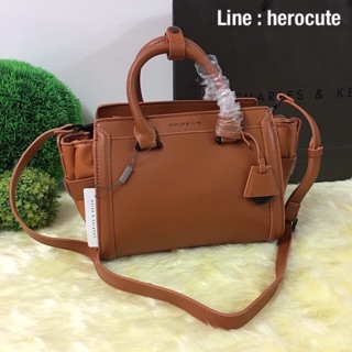 CHARLES &amp; KEITH TRAPEZE BAG ส่งฟรีEMS