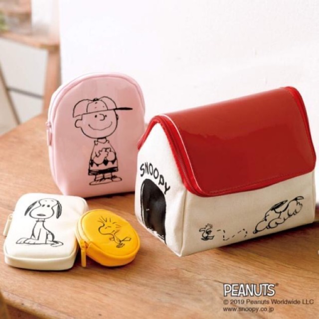 กระเป๋าpremium-จากญี่ปุ่น-snoopy-cosmetic-bag-set-จากนิตยสารญี่ปุ่น-เซตกระเป๋าเครื่องสำอางค์-4-ใบ