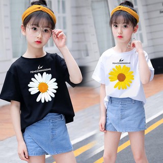 ภาพหน้าปกสินค้า*พร้อมส่ง*Babykidsเสื้อยืดคอตตอน100%ลายดอกเดซี่ใหญ่เสื้อเด็กผู้ชายเสื้อเด็กผู้หญิงลายน่ารักผ้านุ่มใส่สบาย ที่เกี่ยวข้อง