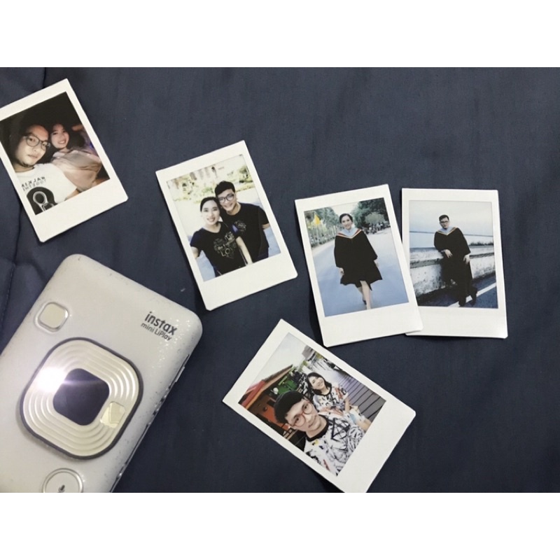 ภาพหน้าปกสินค้า*5 รูปขั้นต่ำ* รูปโพลารอยด์ ฟิล์ม Fujifilm แท้ ปริ้นจากกล้อง Instax mini liplay พร้อมซองกันรอยทุกรูป จากร้าน nillabonk บน Shopee