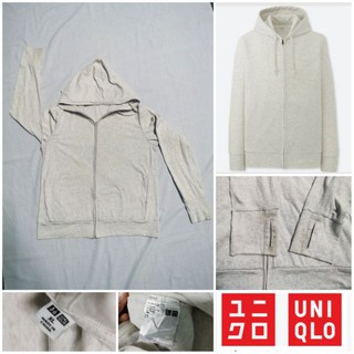 ส่งต่อเสื้อแจ็คเก็ต uniqlo size xl สีขาวเทา