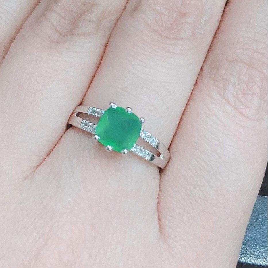 แหวนพลอยแท้โมราหรือกรีน-อาเกต-green-agate-ประดับด้วยเพชรรัสเซีย-รุ่น-gr1726-ag