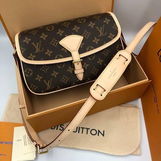 #louisvuitton #crossbody #solonge เกรด ออริ งานสุด สวยมาก วางลายเปะ  Size 27cm  อุปกรณ์ full box set