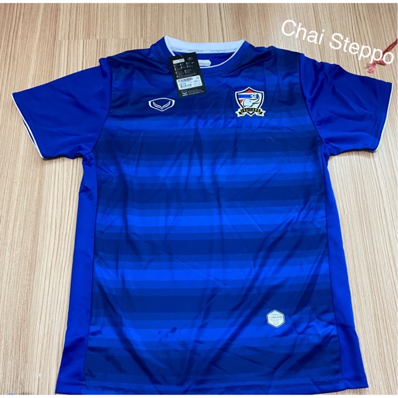เสื้อเชียร์ฟุตบอลทีมชาติไทย2014-สีน้ำเงิน-สีแดง-ของแท้ป้ายห้อย