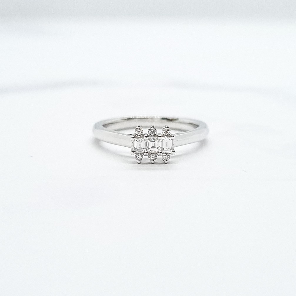 amantio-diamond-แหวนเพชร-baguette-ring-18k-white-gold-เพชรแท้ทองแท้