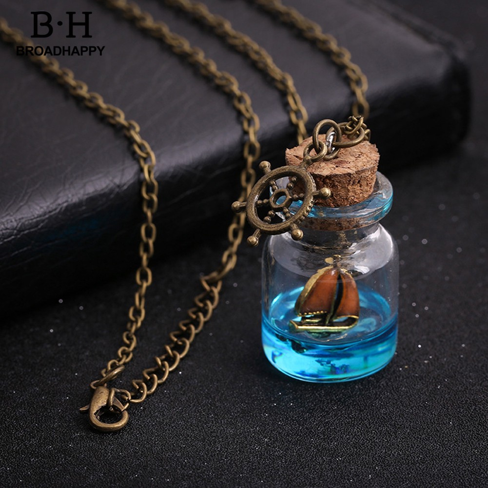 ขวดแก้วเรือใบเรืองแสง-ecklace