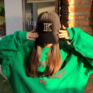 หมวกเบสบอล แบบนิ่ม พิมพ์ลายตัวอักษร K สีดํา เข้ากับทุกการแต่งกาย สไตล์เกาหลี สําหรับผู้ชาย และผู้หญิง