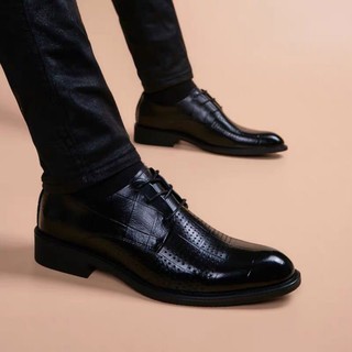 ภาพหน้าปกสินค้า👞รองเท้าผู้ชาย👞 รองเท้าหนัง แฟชั่นลำลอง สำหรับผู้ชาย  รองเท้าหนัง รองเท้าธุรกิจ  รองเท้าหนังระบายอากาศ ซึ่งคุณอาจชอบราคาและรีวิวของสินค้านี้