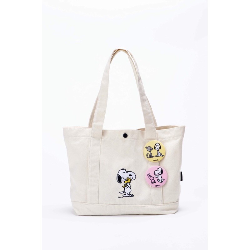 peanuts-70th-anniversary-snoopy-x-woodstock-tote-bag-กระเป๋าผ้าแคนวาสปัก-x-เข็มกลัดปัก-2-ชิ้น