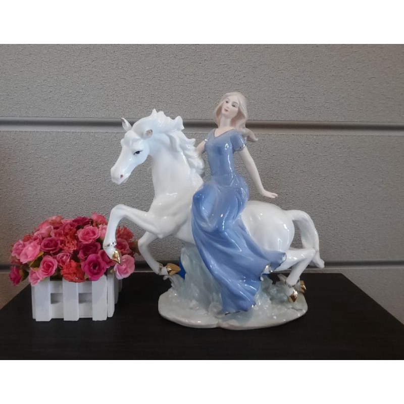 พอสเลนเจ้าหญิงบนหลังม้าขาว