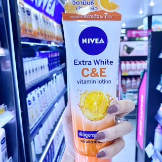 NIVEA Extra White C&amp;E พลังวิตามินซี 50 เท่า 180มล