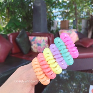 ภาพหน้าปกสินค้าพร้อมส่ง 🍯 คละสี ยางรัดผมเกลียว ยางรัดผมสปริง ยางรัดผม invisibobble ยางมัดผมเกลียว ยางมัดผมสปริง ที่เกี่ยวข้อง