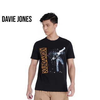 DAVIE JONES เสื้อยืดพิมพ์ลาย สีดำ Graphic Print T-Shirt in black TB0203BK