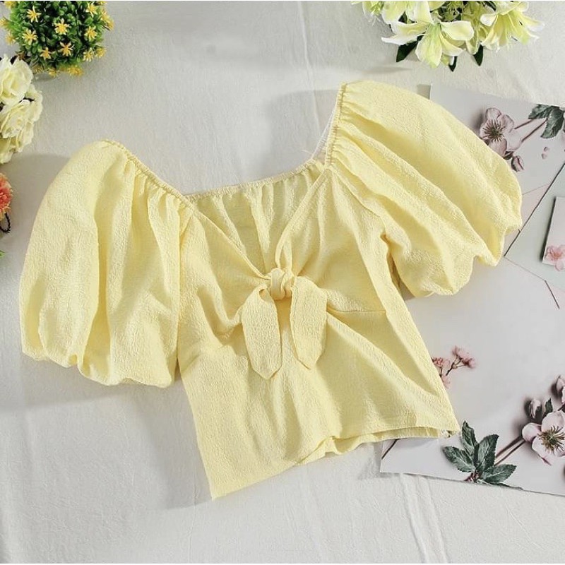พร้อมส่งครอปแขนสั้นสีพื้นแขนพองๆ-ด้านหน้ามีโบว์เล็กๆน่ารัก