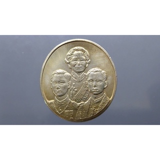 เหรียญเฉลิมพระเกียรติสามพระองค์ เนื้ออัลปาก้า ขนาด 3 เซ็น ปี 2542