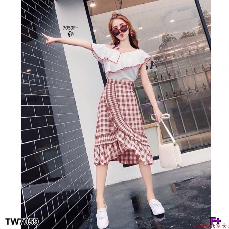 tw7059-set-2-ชิ้น-เสื้อระบายอก-ไหล่ผูกโบว์สายเดี่ยว-เนื้อผ้าไหมอิตาลี-กระโปรงลายสก็อต-แต่งระบายไข้ว-เนื้อคอตตอน