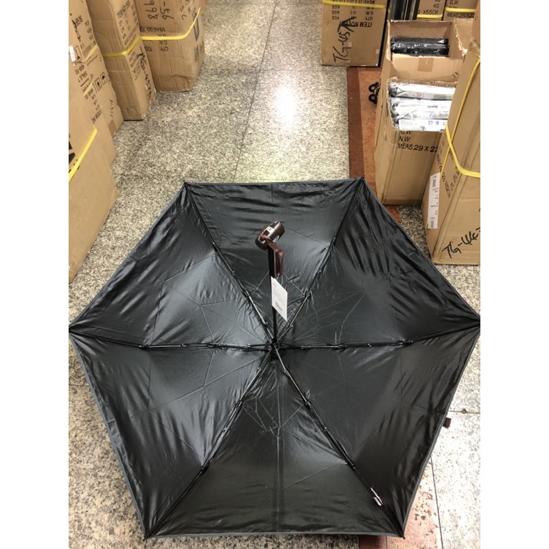 ภาพสินค้าร่มญี่ปุ่น  Yoco 4 ตอน สีเขียวเข้ม ด้ามจับแบบแบน น้ำหนักเบา อย่างดี กันแดด100% ️ จากร้าน yococarrotumbrella บน Shopee ภาพที่ 4