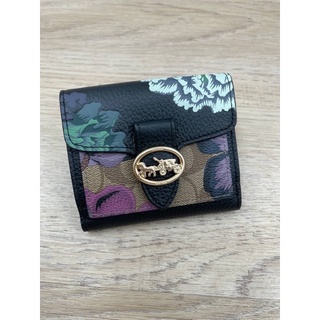 (ผ่อน0%) กระเป๋าสตางค์ผู้หญิง รุ่น GEORGIE SMALL WALLET (COACH 6789) ลายดอกไม้ 3 พับ ใบเล็ก