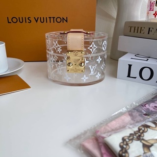 กระเป๋าถือ Louis Vuitton