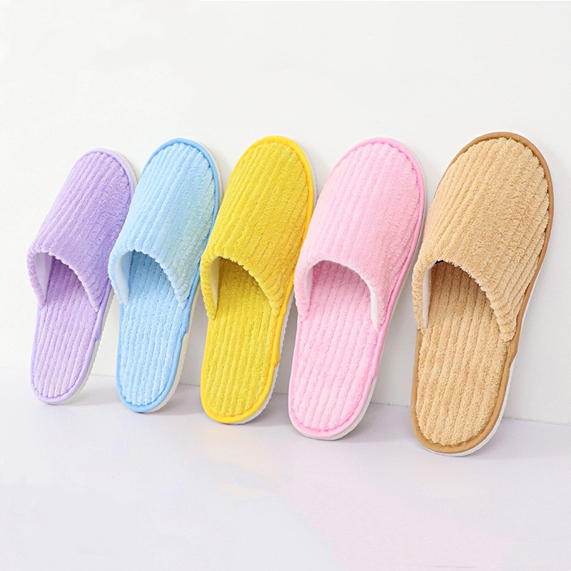 ภาพหน้าปกสินค้ารองเท้าใส่ในบ้าน รองเท้าโรงแรม พื้นยาง กันลื่น slipper สลิปเปอร์ สีพื้น จากร้าน homeappliance818 บน Shopee