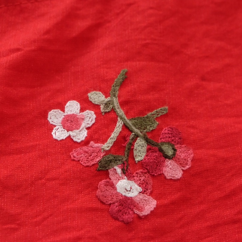 เสื้อเกาหลี-สีแดงสดใส-ปักดอกไม้