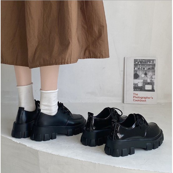 ภาพหน้าปกสินค้ารองเท้าผู้หญิงเกาหลี,รองเท้าส้นหนา รองเท้าบูทSD2255 จากร้าน kuike101.th บน Shopee